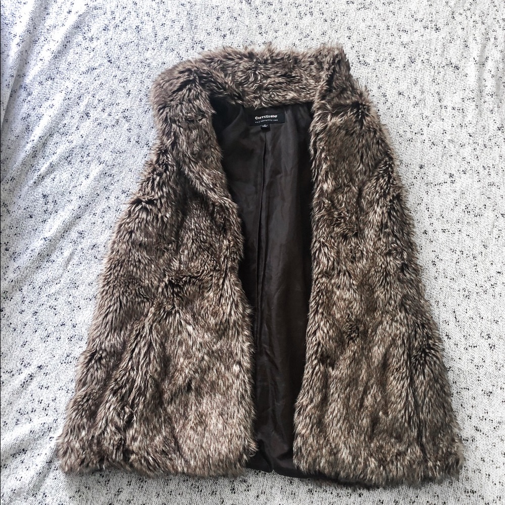 FAUX FUR vest coffee shop size s